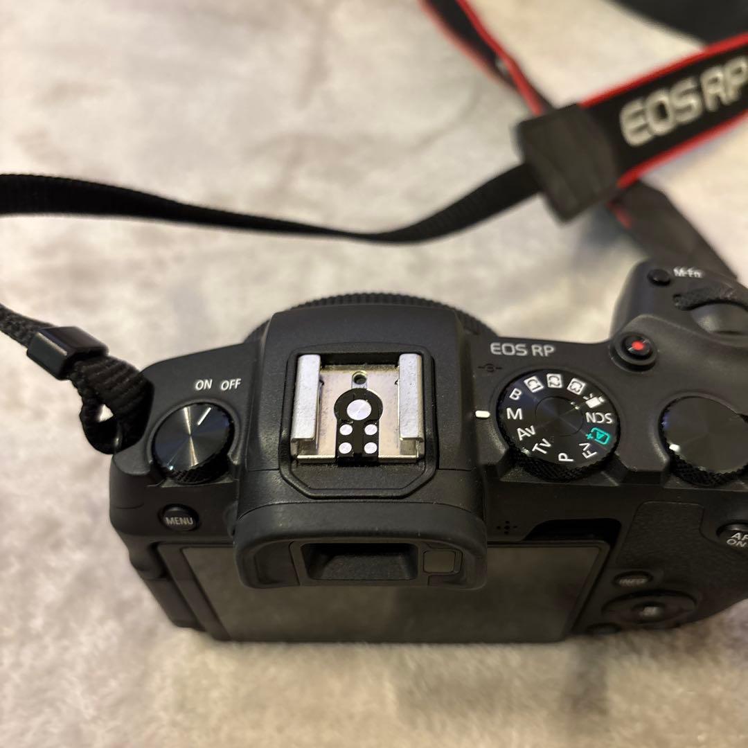 Canon EOS RP ミラーレス一眼 カメラ、充電器(バック付)
