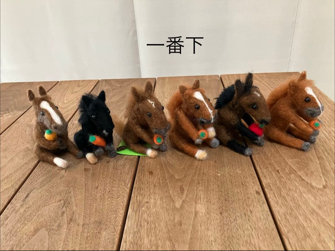 羊毛フェルト 馬　サラブレッド　ぬいぐるみ　競走馬　置物　馬19個　ボックス入り
