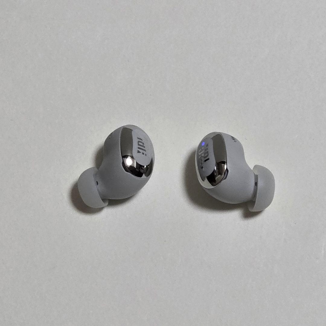JBL　ノイズキャンセリングイヤホン「LIVE BUDS 3 」シルバー