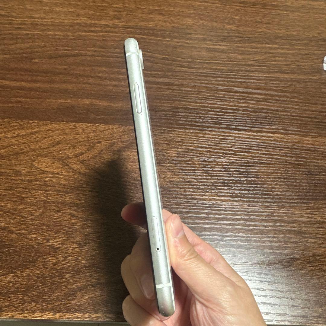 Apple iPhone XR ホワイト 本体　64GB