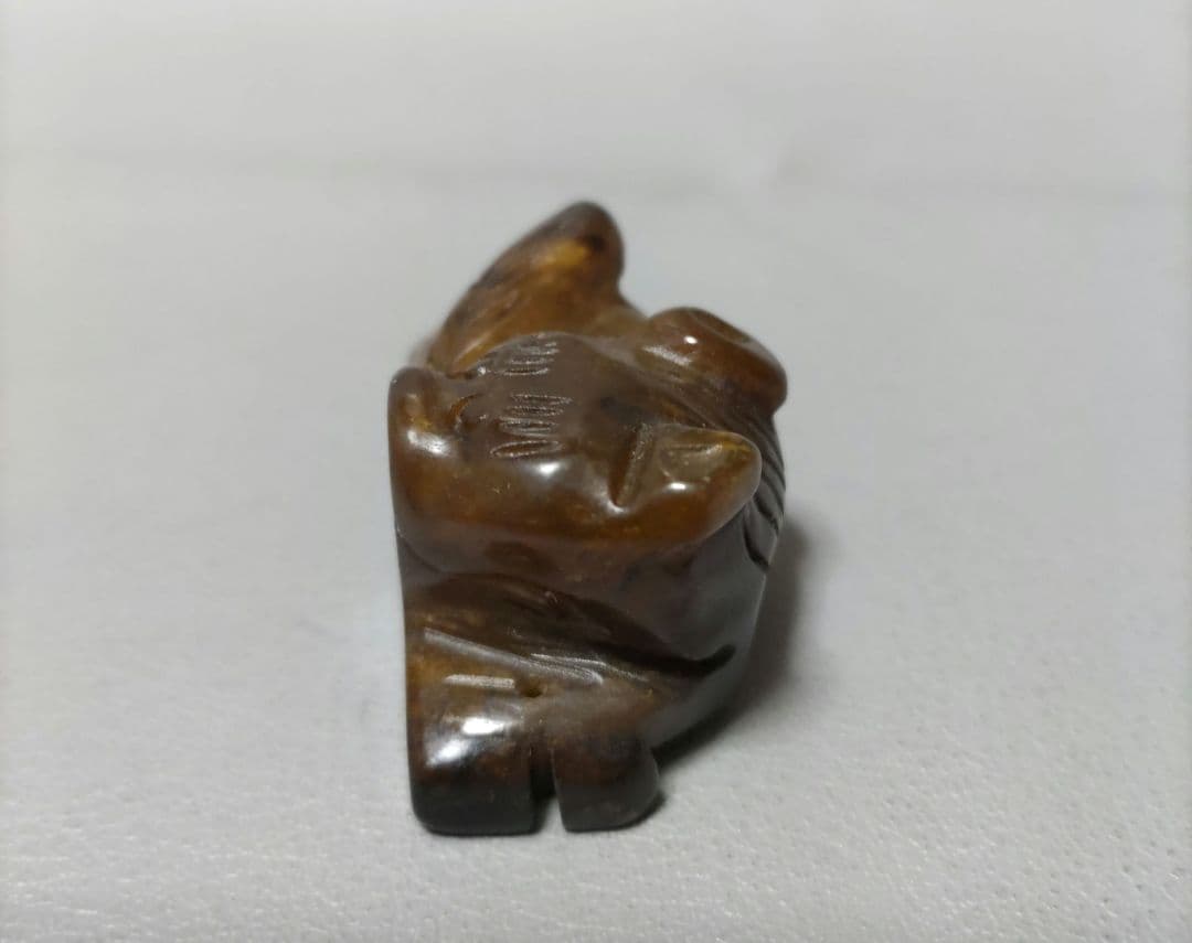 玉石　犬の置物