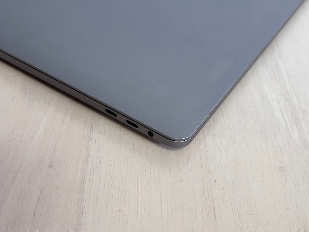 動作美品！MacBook Pro2020 Core i5•16GB •512GB
