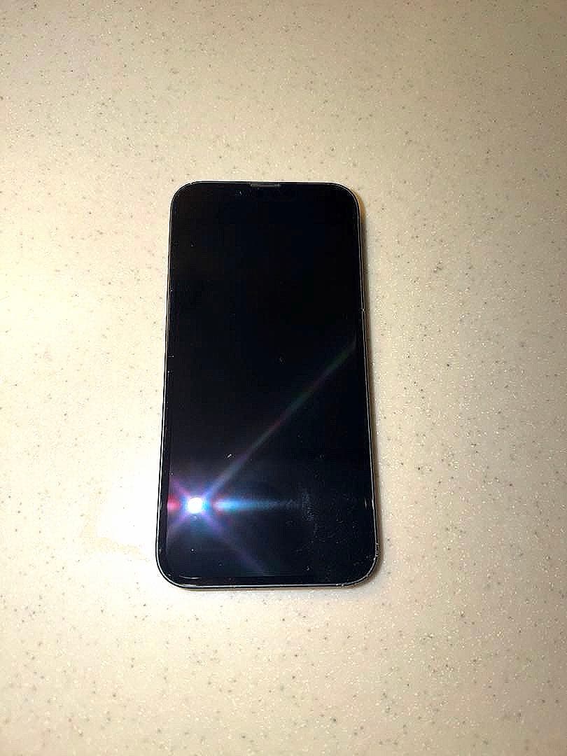 Apple iPhone 13 256GB 背面ひび割れ
