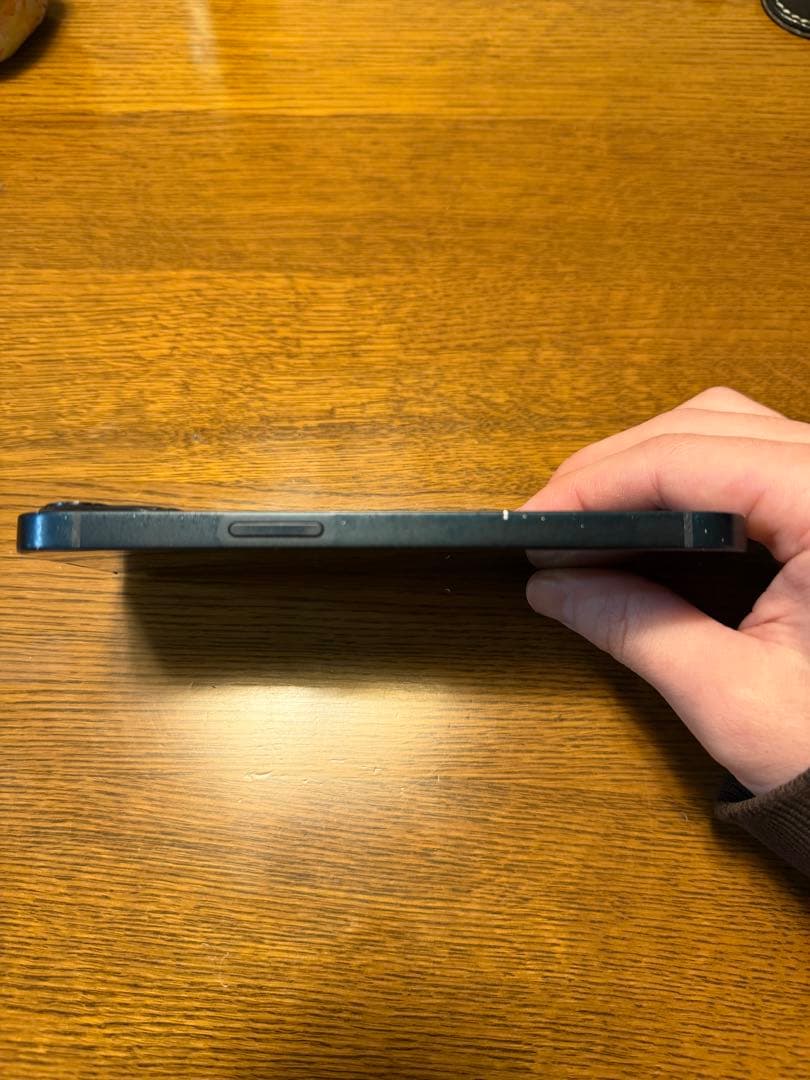 Apple iPhone 13 256GB 背面ひび割れ