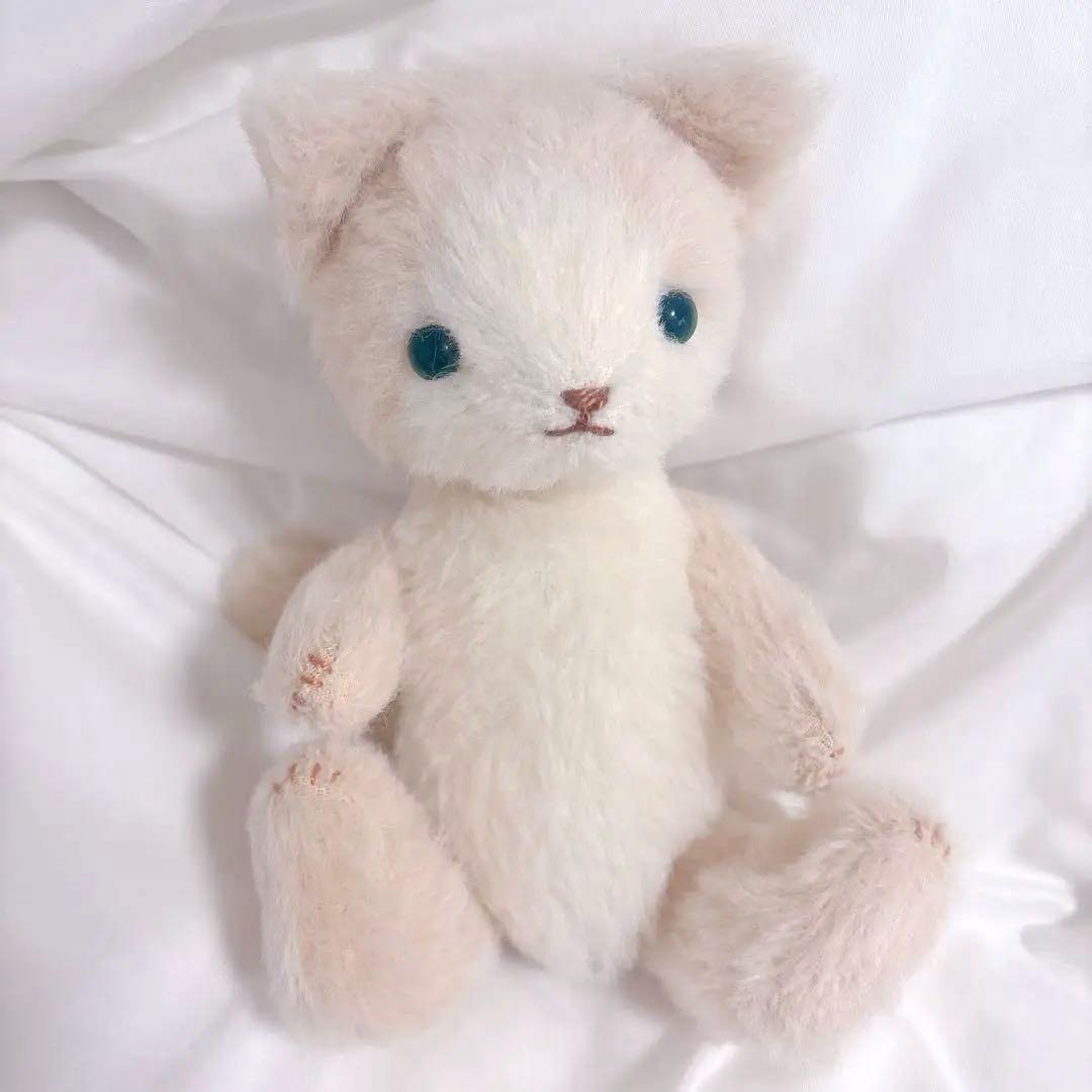 ハンドメイド作家さん　テディベア　クリーム色　猫　ぬいぐるみ