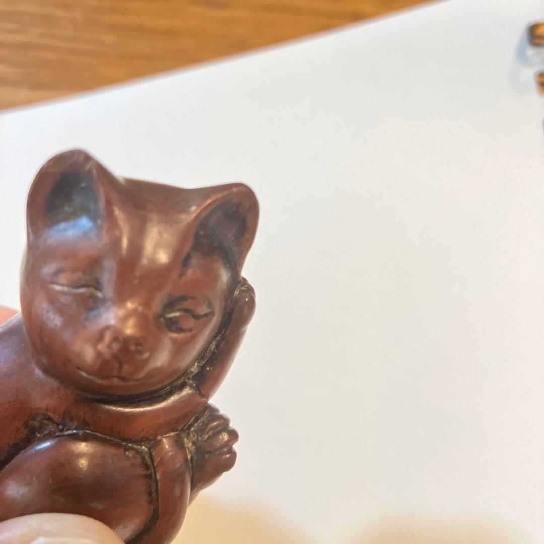 根付け　木製　猫