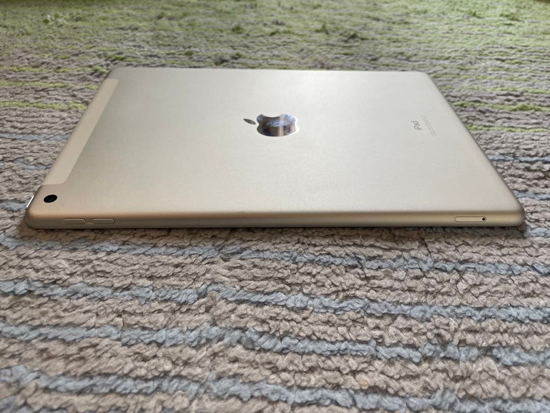 iPad 第8世代 SIMフリー 32GB【SAランク】