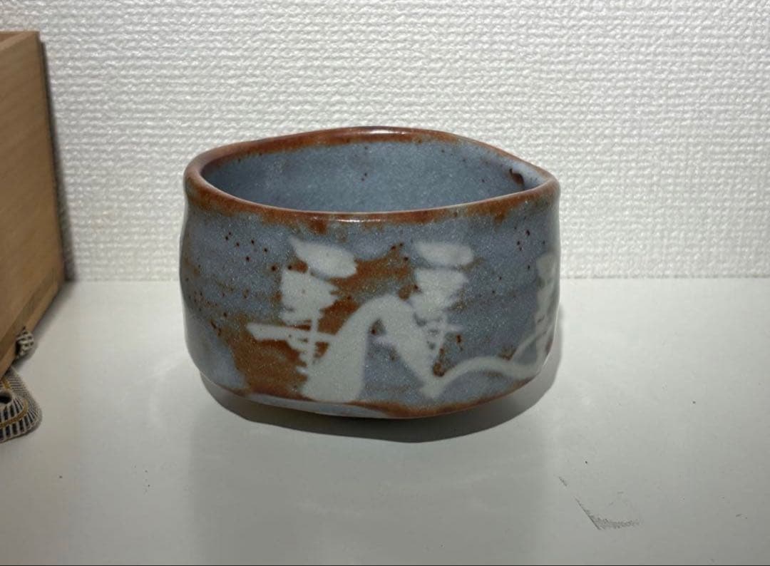鼠志野 志野焼 茶碗 共箱付き(作者署名あり) 青色と茶色の茶碗 木製箱付き