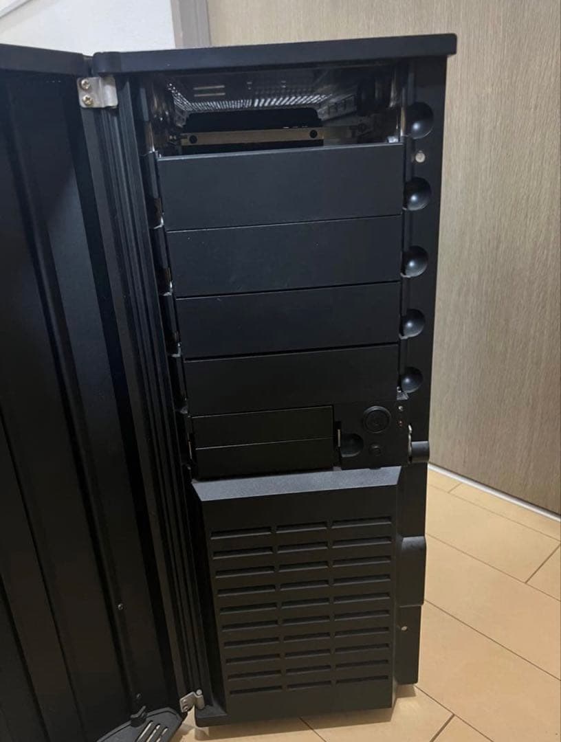 Thermaltake EUREKA フルタワーアルミケース