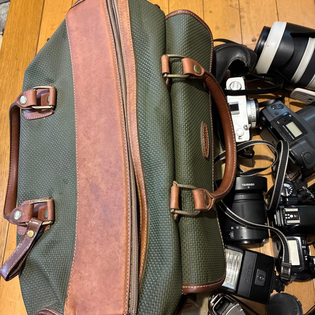 フィルムカメラ3台　レンズ 3台　フラッシュ2台　カメラバック　まとめ売り