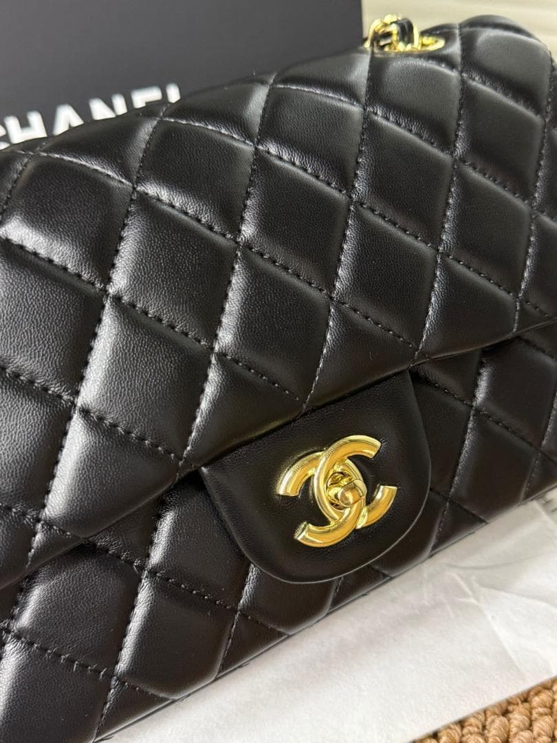 美品✨ 希少 cHaNeL✨ レザー ショルダーバッグ ✨ブラック