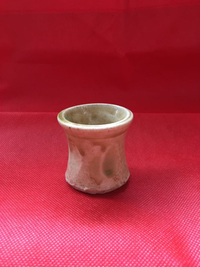 美濃焼　黄瀬戸茶筅立て　(天正末年から江戸前期)