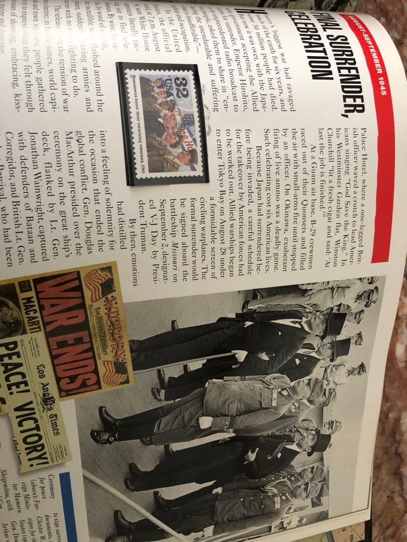 ③アメリカ郵便公社　World War II Remembered 切手アルバム