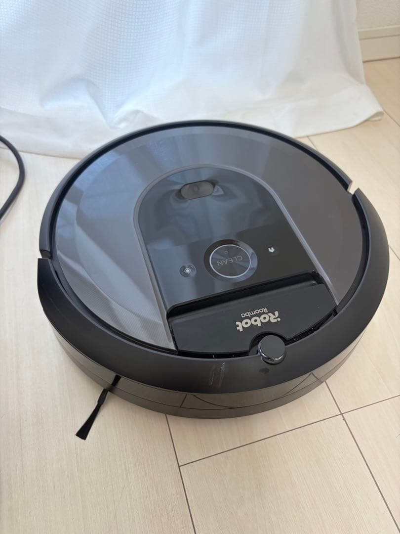iRobot ルンバi7+ (Roomba i7+) 本体とクリーンベース