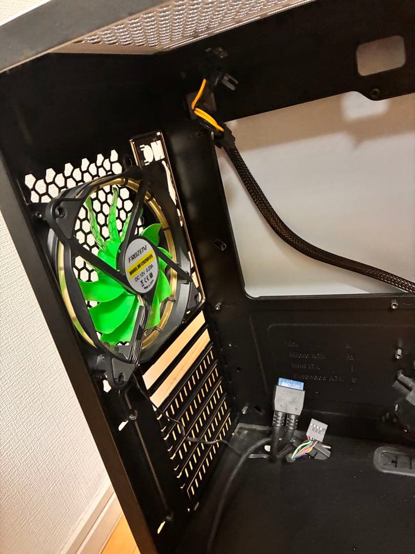 Thermaltake versa H26 ホワイト