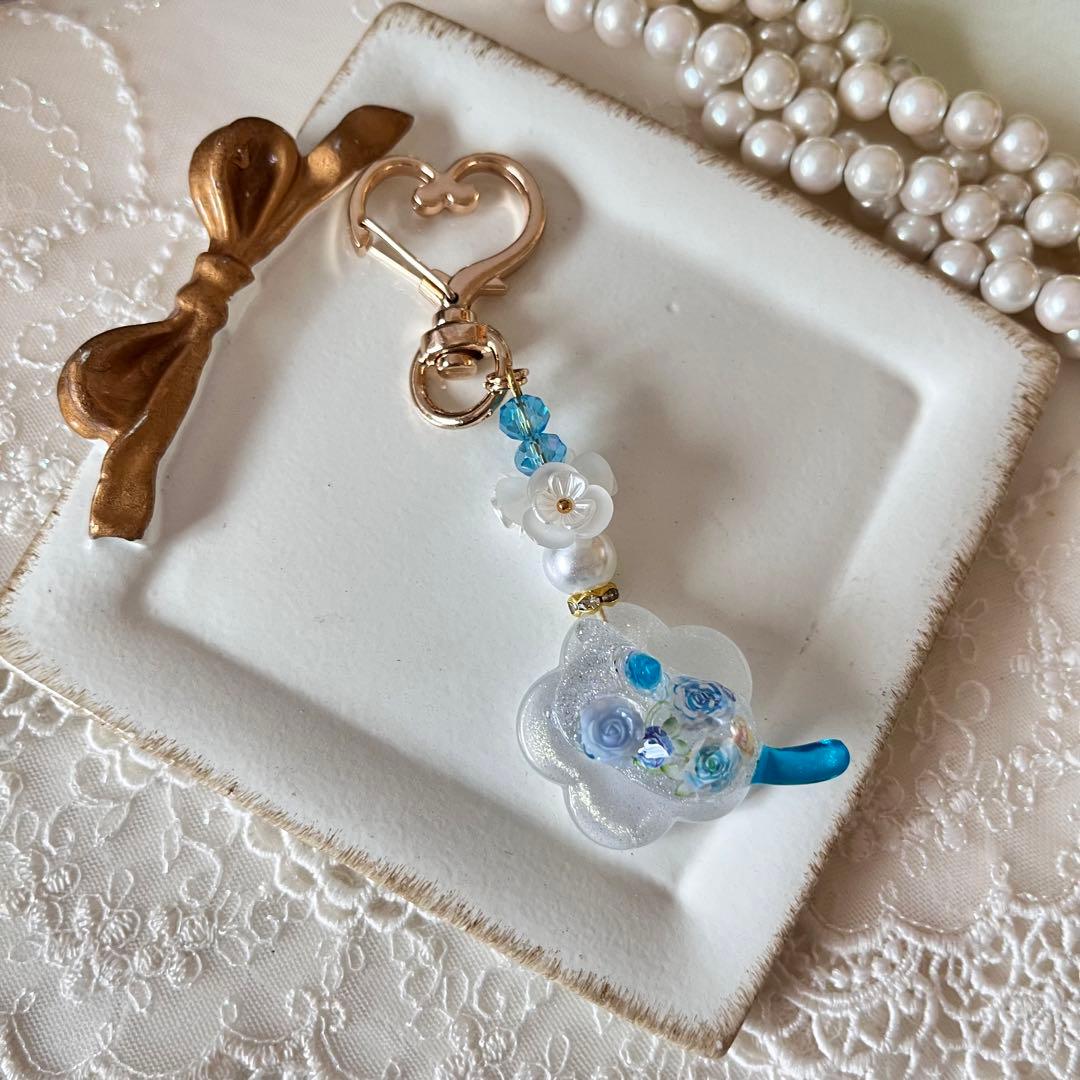 ฅ❤️ 猫　ねこ　レジン　キーホルダー　チャーム　薔薇　バックチャーム