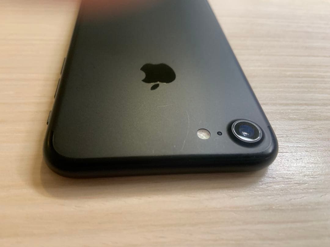 Apple iPhone 7 ブラック 本体