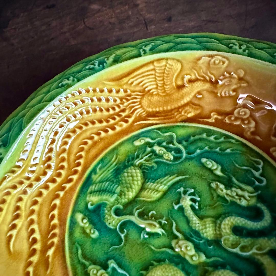 中国古美術　明時代　素三彩　龍図鳳凰図　飾皿　縁起　古玩　骨董　古美術品