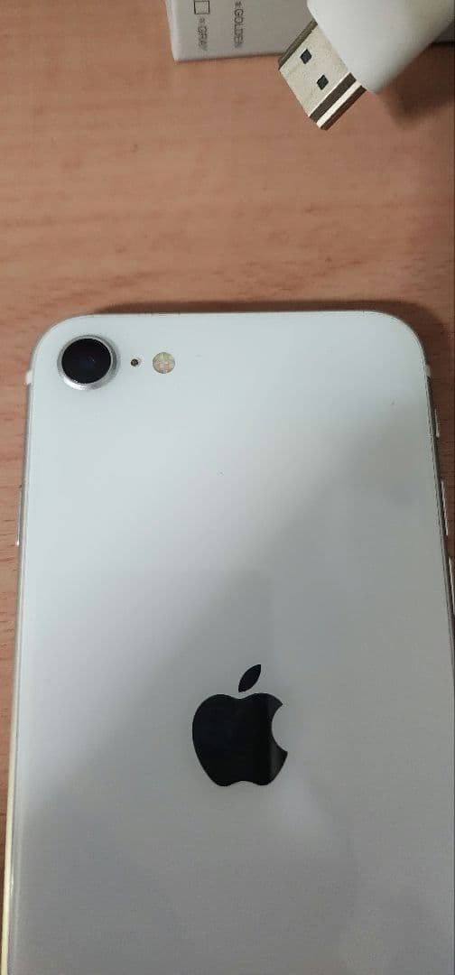 IPhoneSE (SE2) ホワイト128GB SIMフリー【充電ケーブル付】