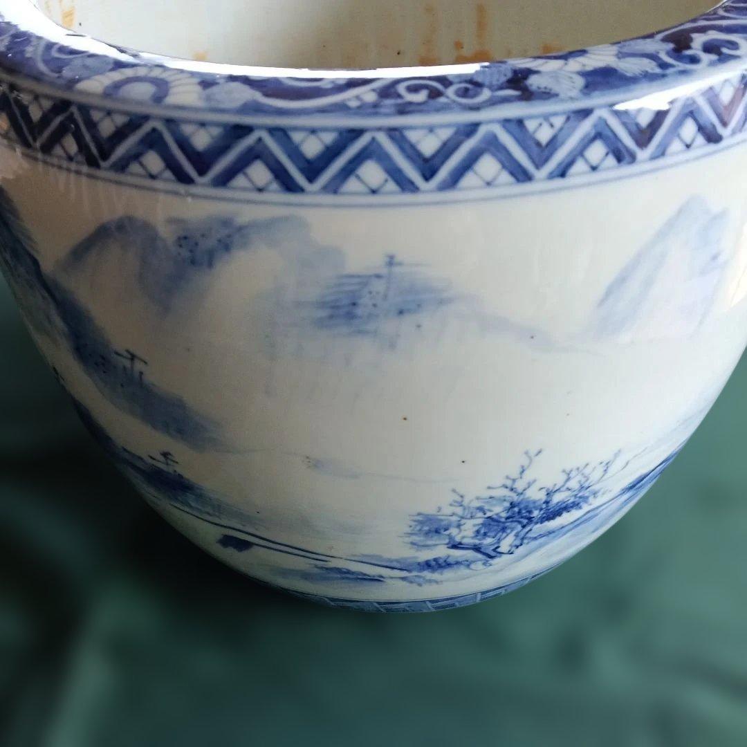 青白磁の風景画 丸型火鉢　 直径 約34cm　高さ約26cm