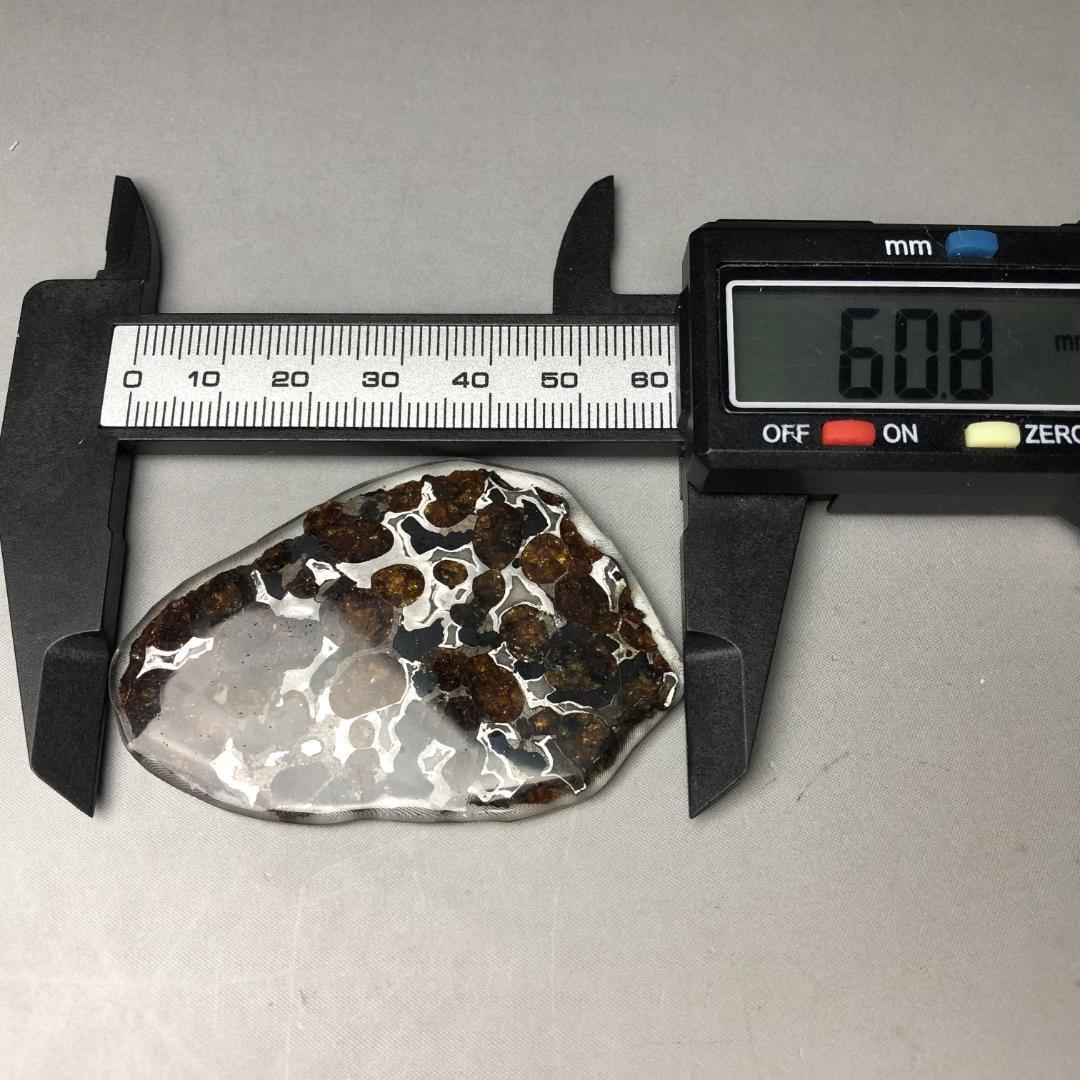 パラサイト隕石 隕石　石鉄隕石　セリコ隕石　重さ約20ｇ　ケース付