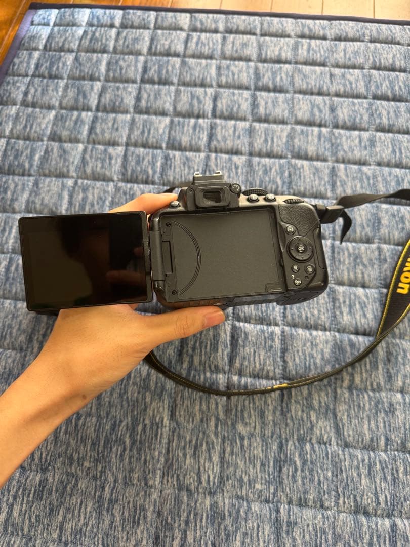 Nikon D5300 デジタル一眼レフカメラ 本体とバッテリー