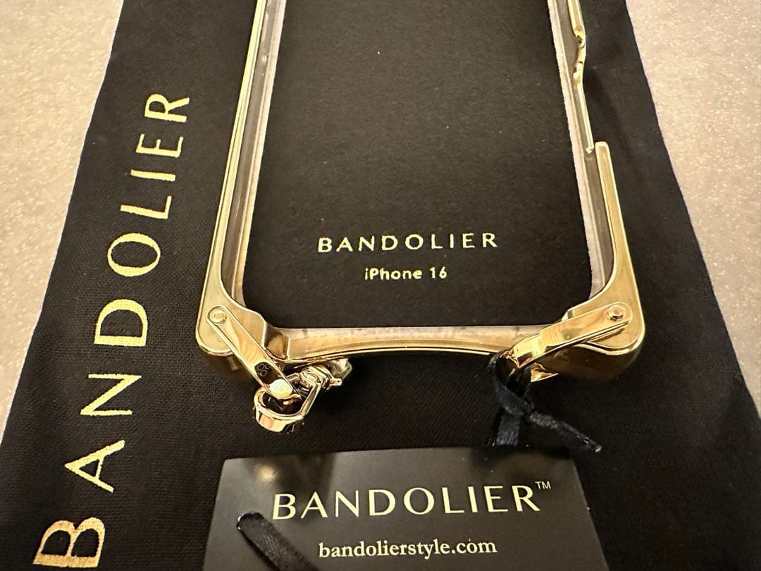 【BANDOLIER】スマホケース マグネットウォレット iPhone16