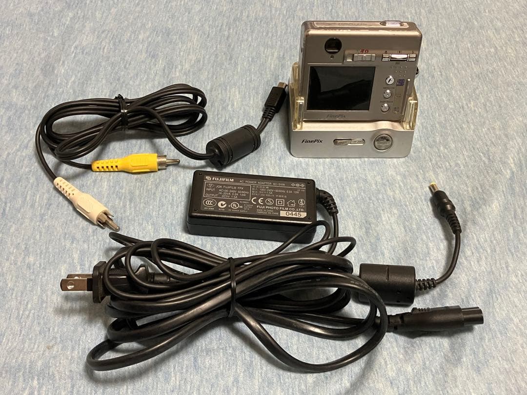 動作確認済　付属品あり　Fujifilm FinePix F450 ネオレトロ