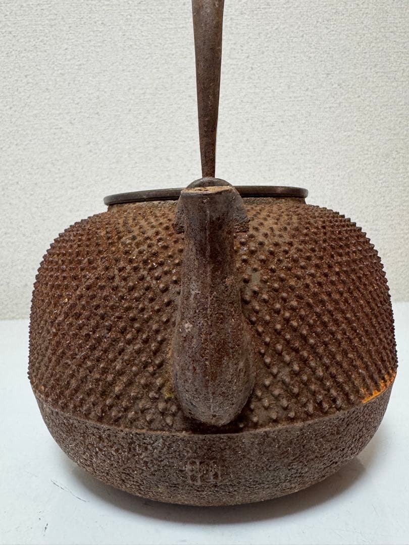 鋳鉄製鉄瓶 錆びた茶色