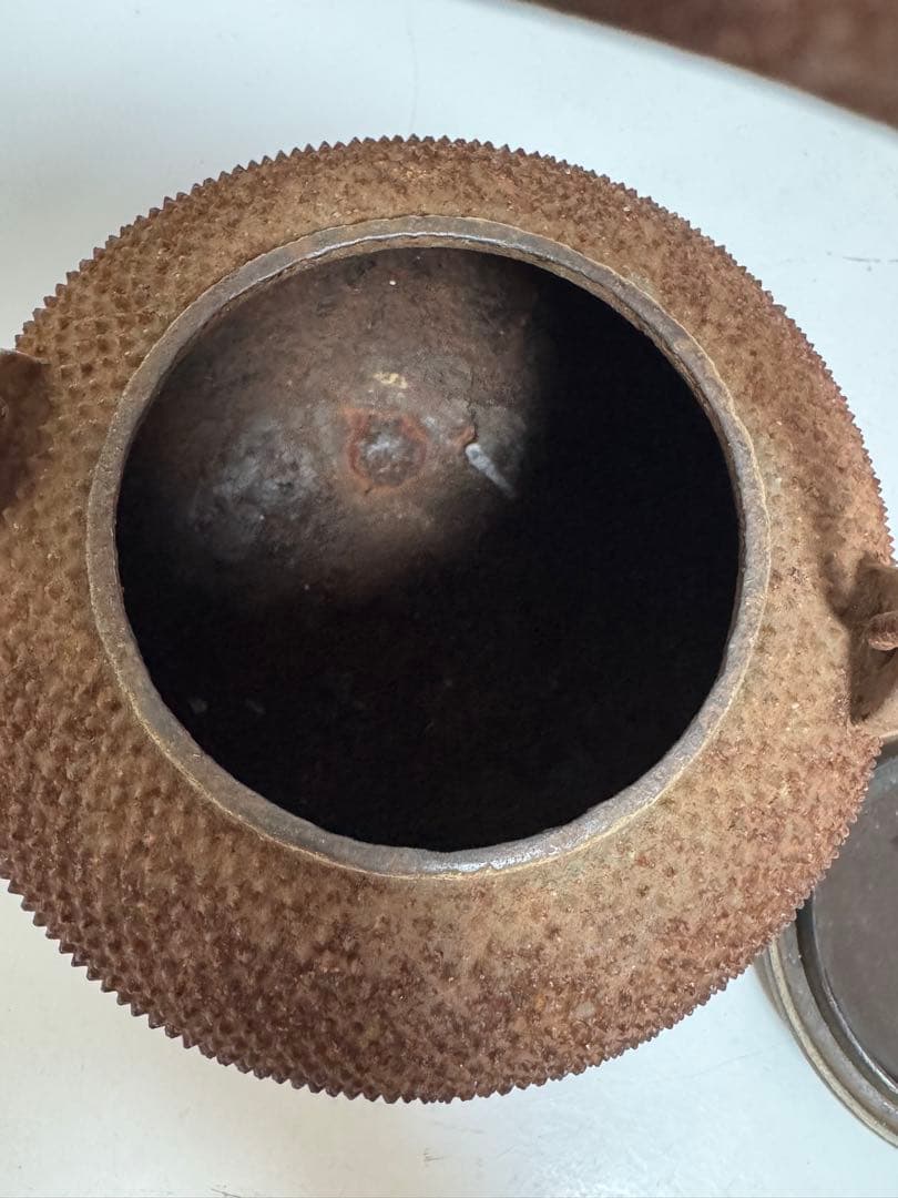 鋳鉄製鉄瓶 錆びた茶色