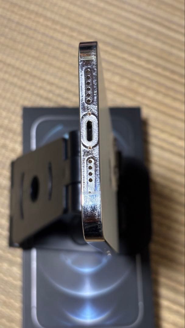 Apple iPhone 12 Pro 本体