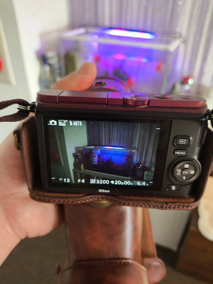 （美品）ミラーレス Nikon 1 J3 小型10倍ズームキット レッド