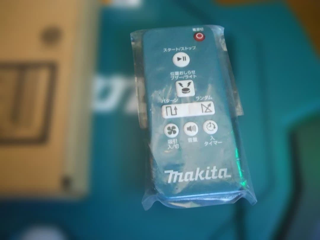 Makita マキタロボット掃除機 RC200D・リモコン、ソフト替えブラシ付