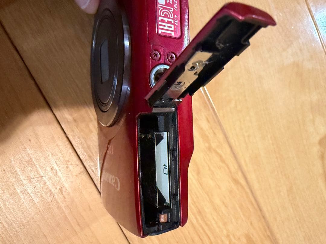 【送料込】Canon IXY 150 PC2197 デジタルカメラ　ジャンク