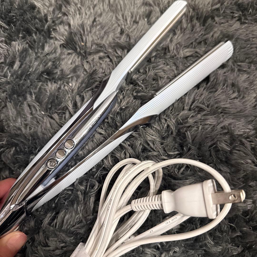 シルバー ストレートヘアアイロン 温度調整付き