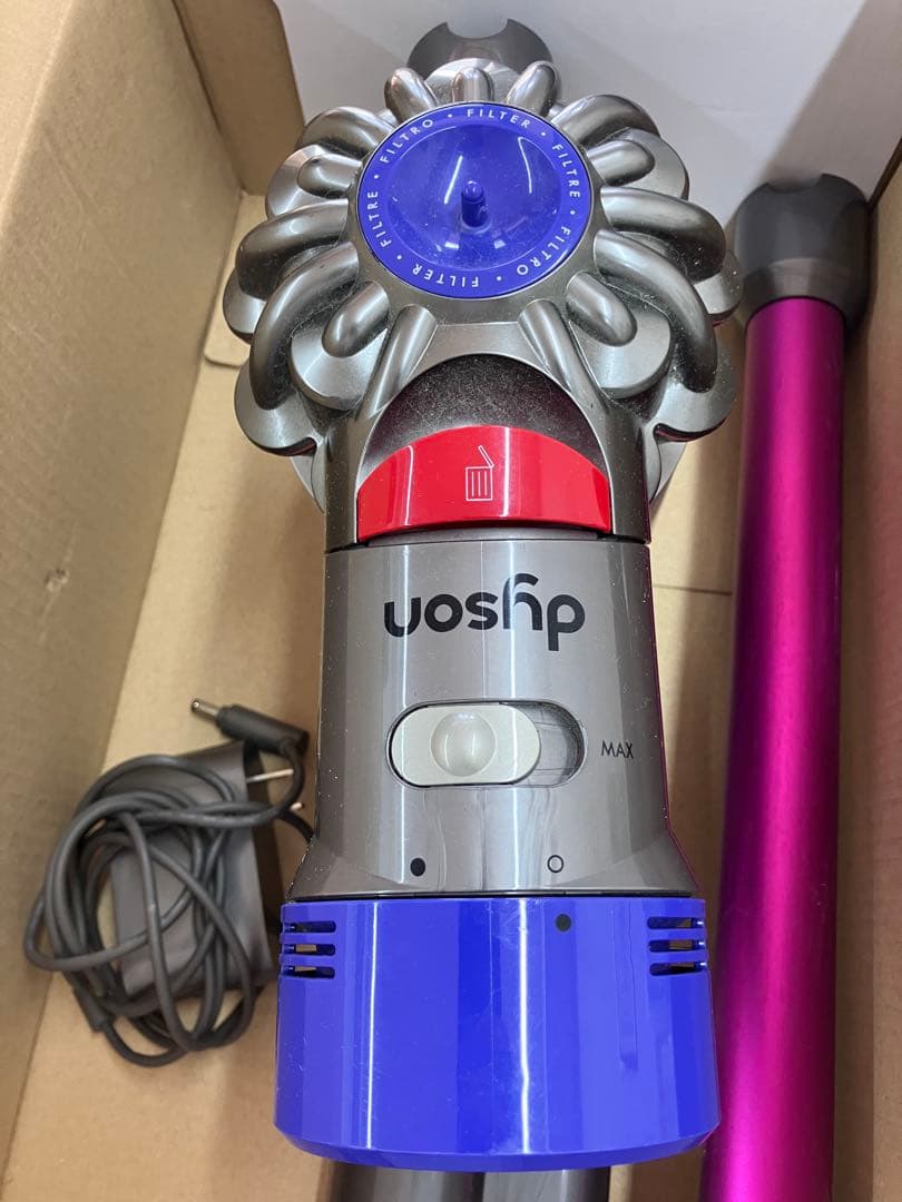 【dyson/ダイソン】V8fluffy　コードレスクリーナー　掃除機※箱付