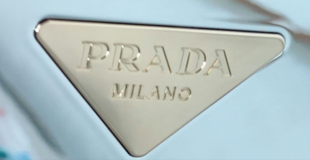 PRADAビューティクラッチケース