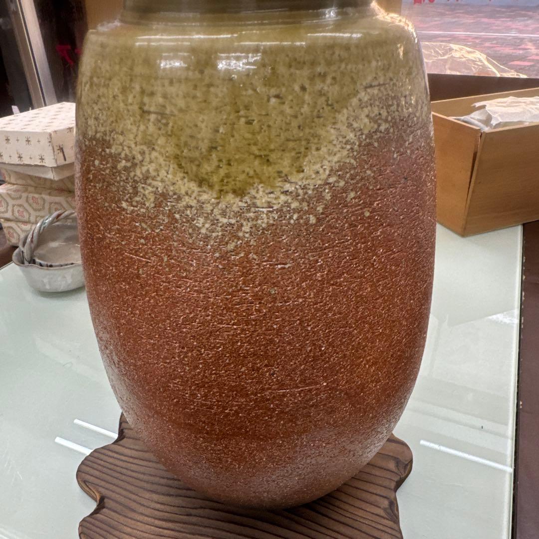 信楽焼　植物模様の陶器花瓶 大
