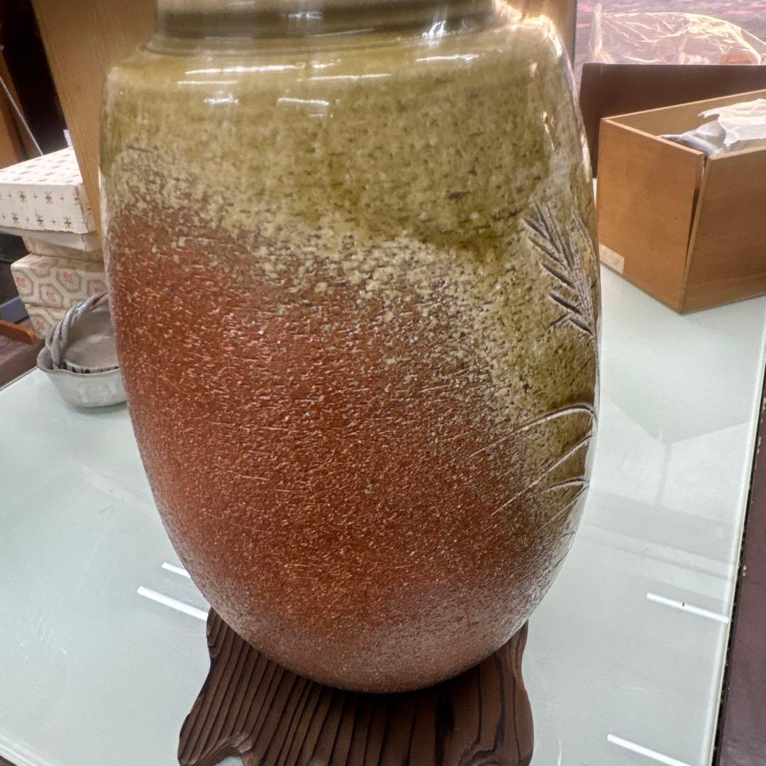信楽焼　植物模様の陶器花瓶 大