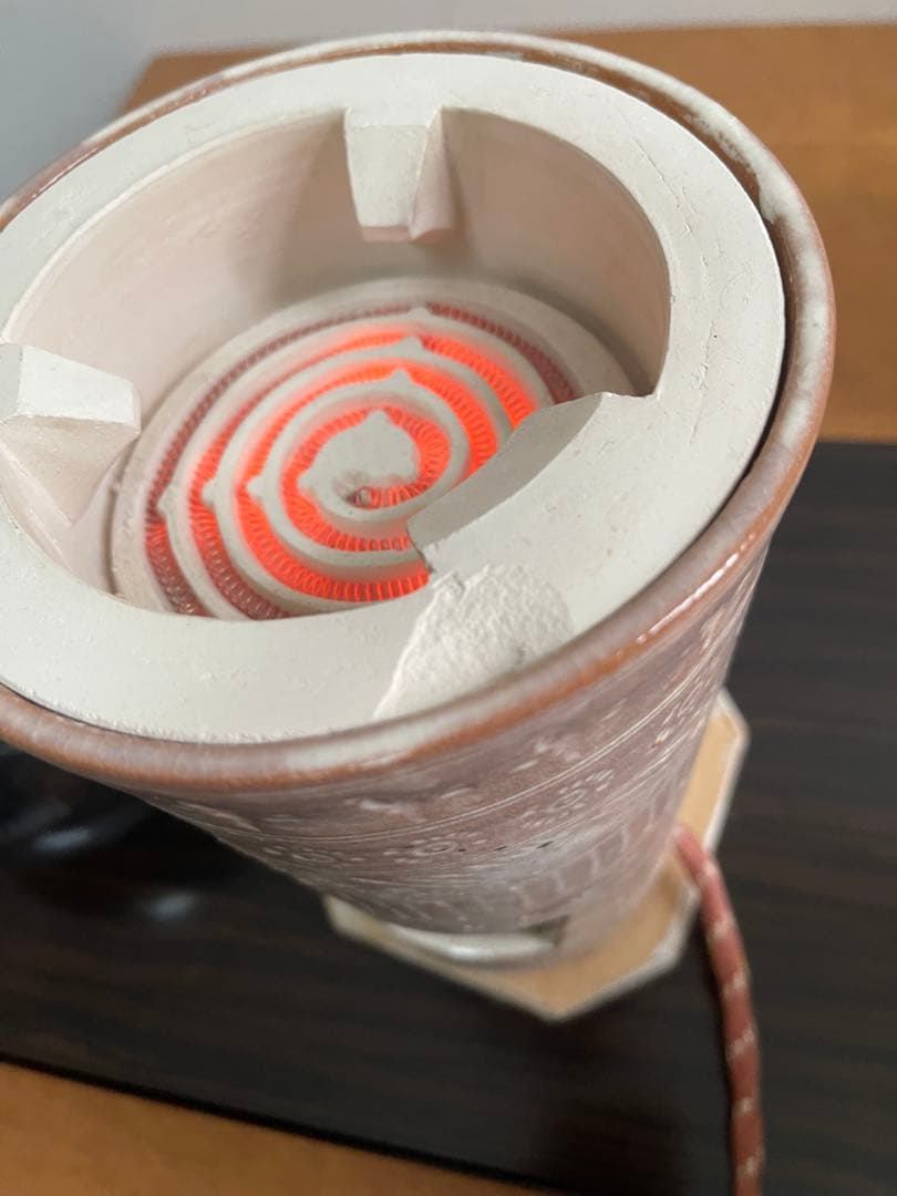 装飾的な黒色茶釜