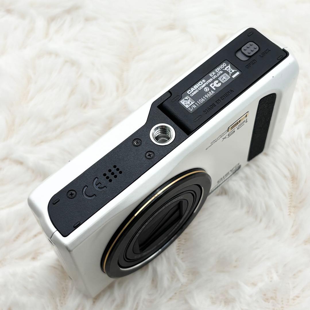 美品・動作良好✨ CASIO EXILIM EX-ZR100 ホワイト