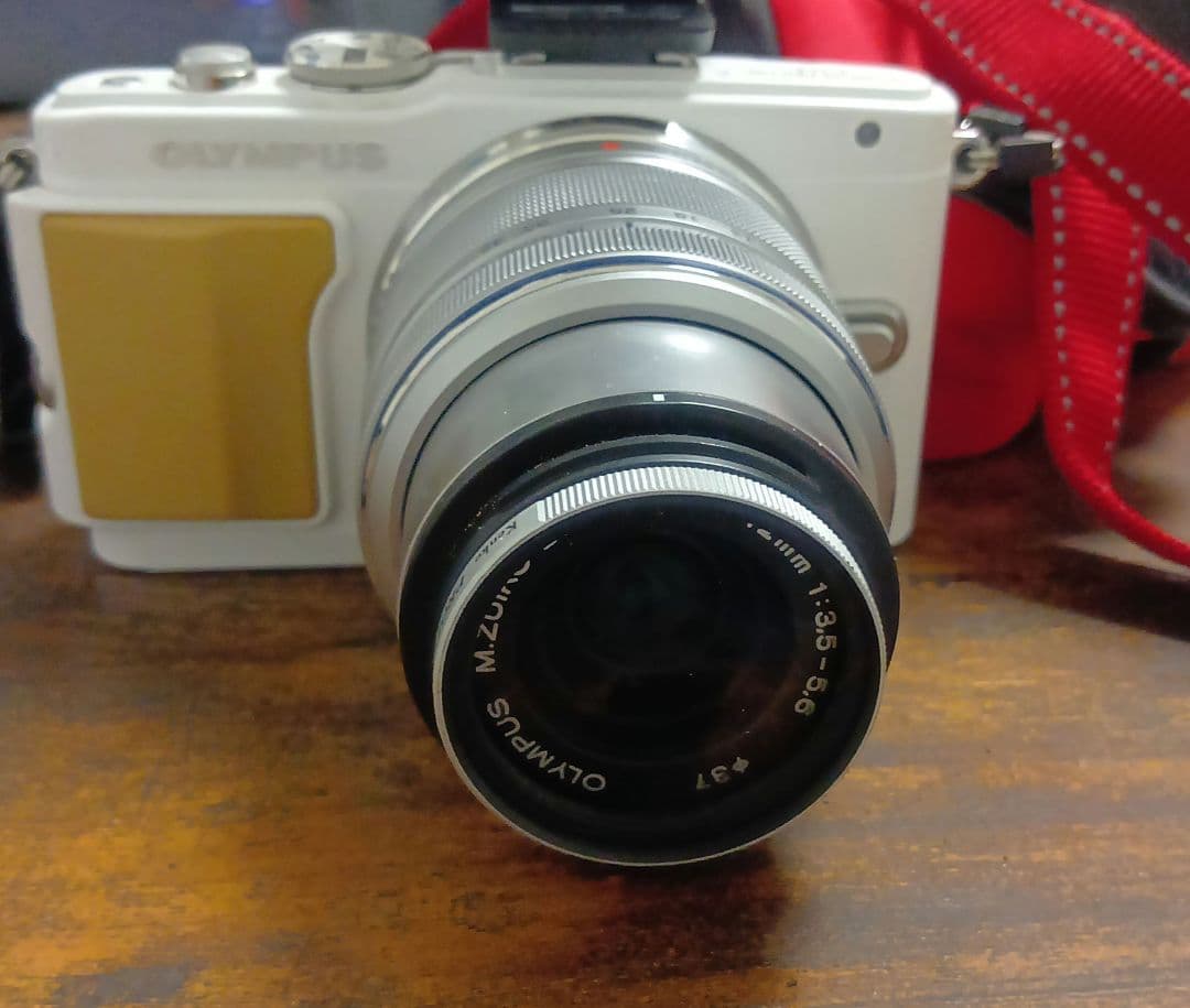 OLYMPUS PEN Lite E-PL5 ホワイト（外付けフラッシュ付き）