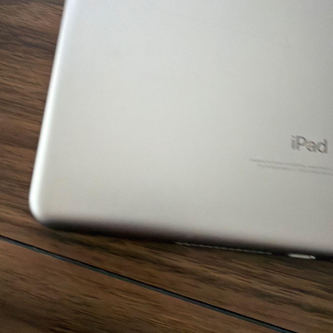 iPad 第6世代 本体 画面傷あり