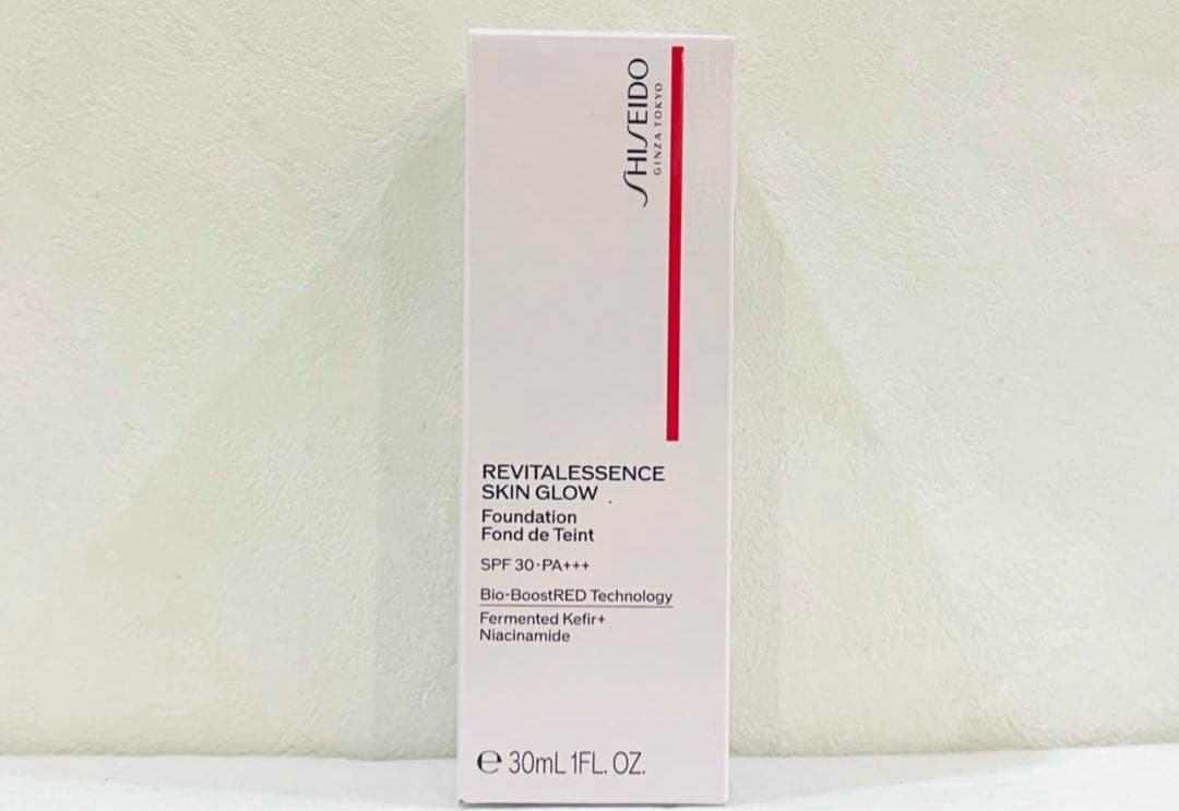 新品 SHISEIDO エッセンス スキングロウ ファンデーション 140