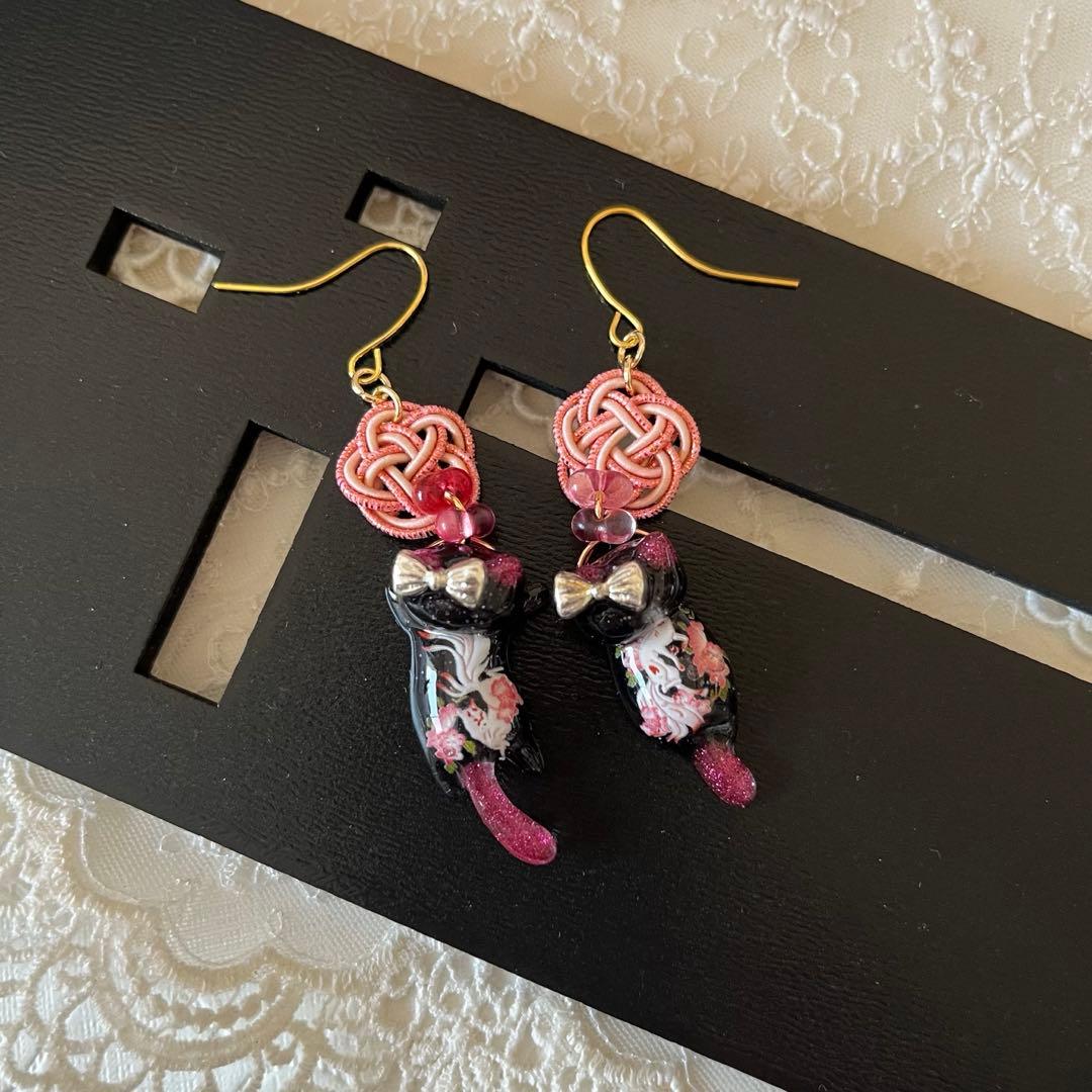 ฅ❤️ レジン　猫　ねこ　白狐　水引　梅結び　 ピアス　和柄　イヤリング　着物