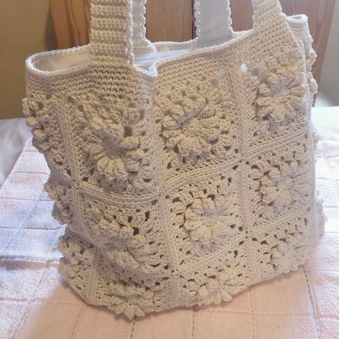 お花のトートバッグ　ハンドメイド　グラニースクエア