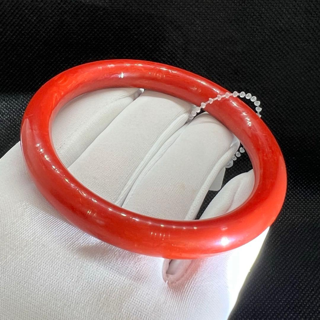 新品　天然レッドコーラル珊瑚のバンクル★AB856