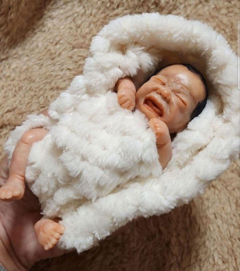 3日迄☆特価　樹脂粘土ベビー　リボーンドール　モデルの赤ちゃん　着替付