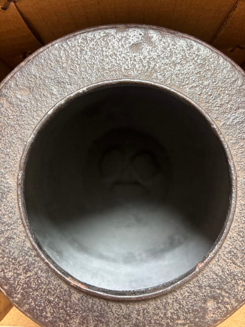 鋳鉄 茶釜 松竹梅紋 筒釜 寸筒 焼抜釜