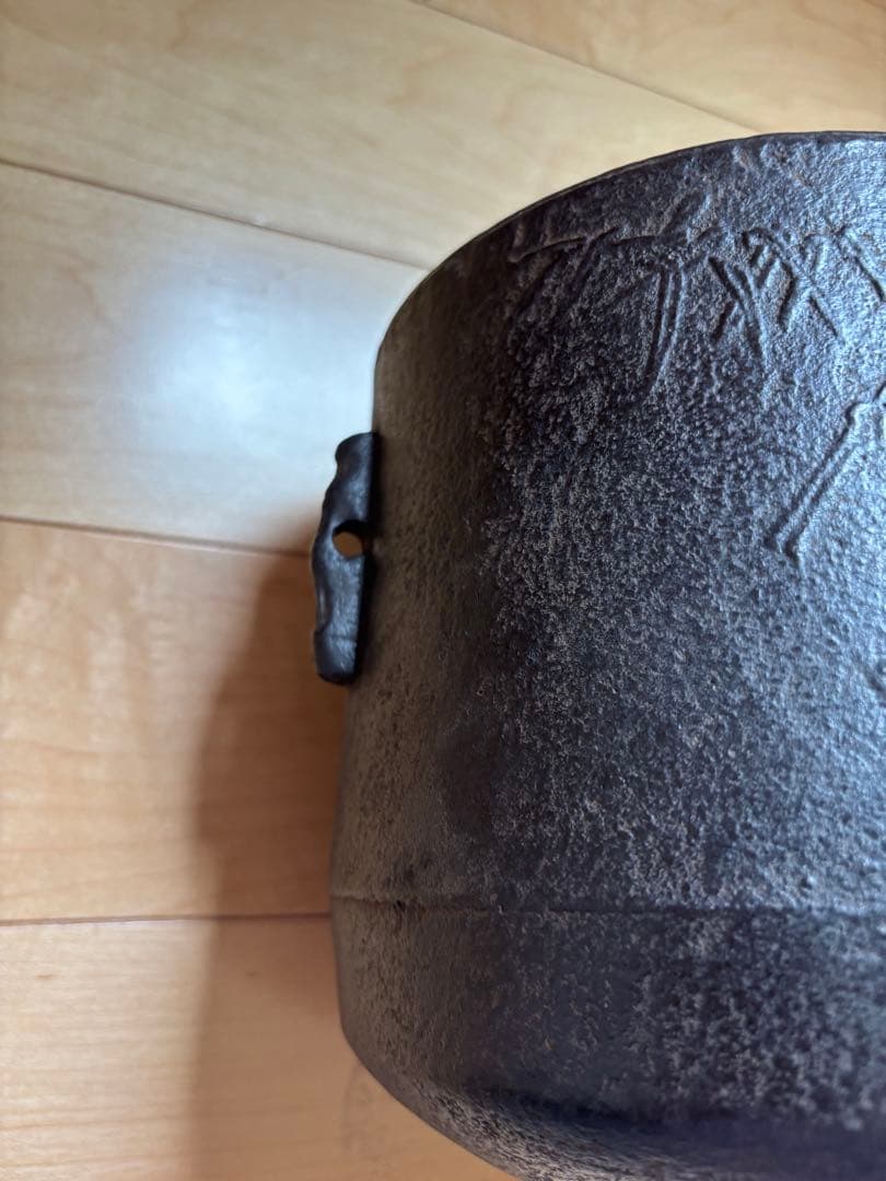 鋳鉄 茶釜 松竹梅紋 筒釜 寸筒 焼抜釜